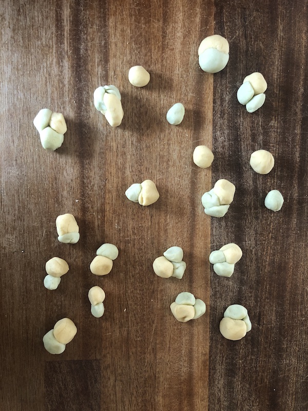 Hydrogen isotopes made out of playdough to model big bang nucleosynthesis